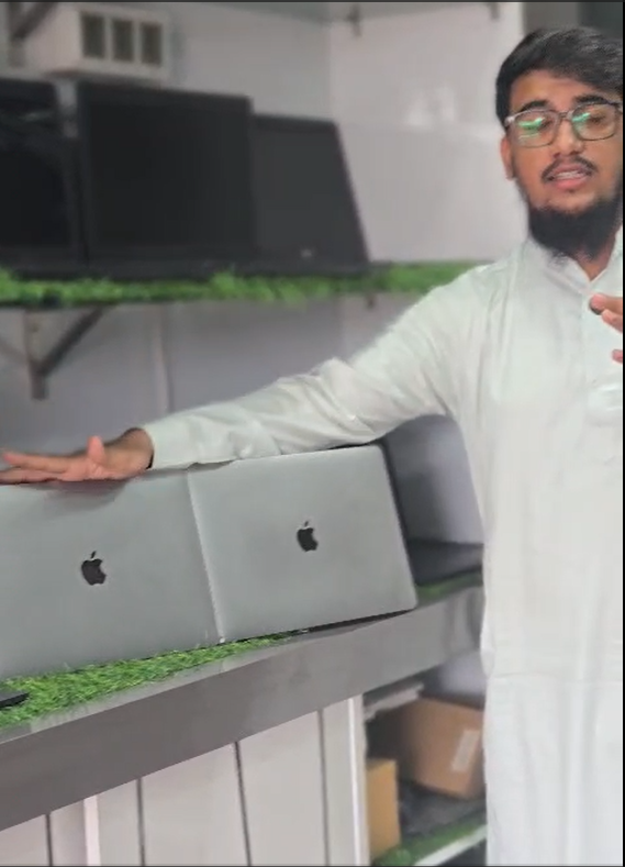 MACBOOK AIR